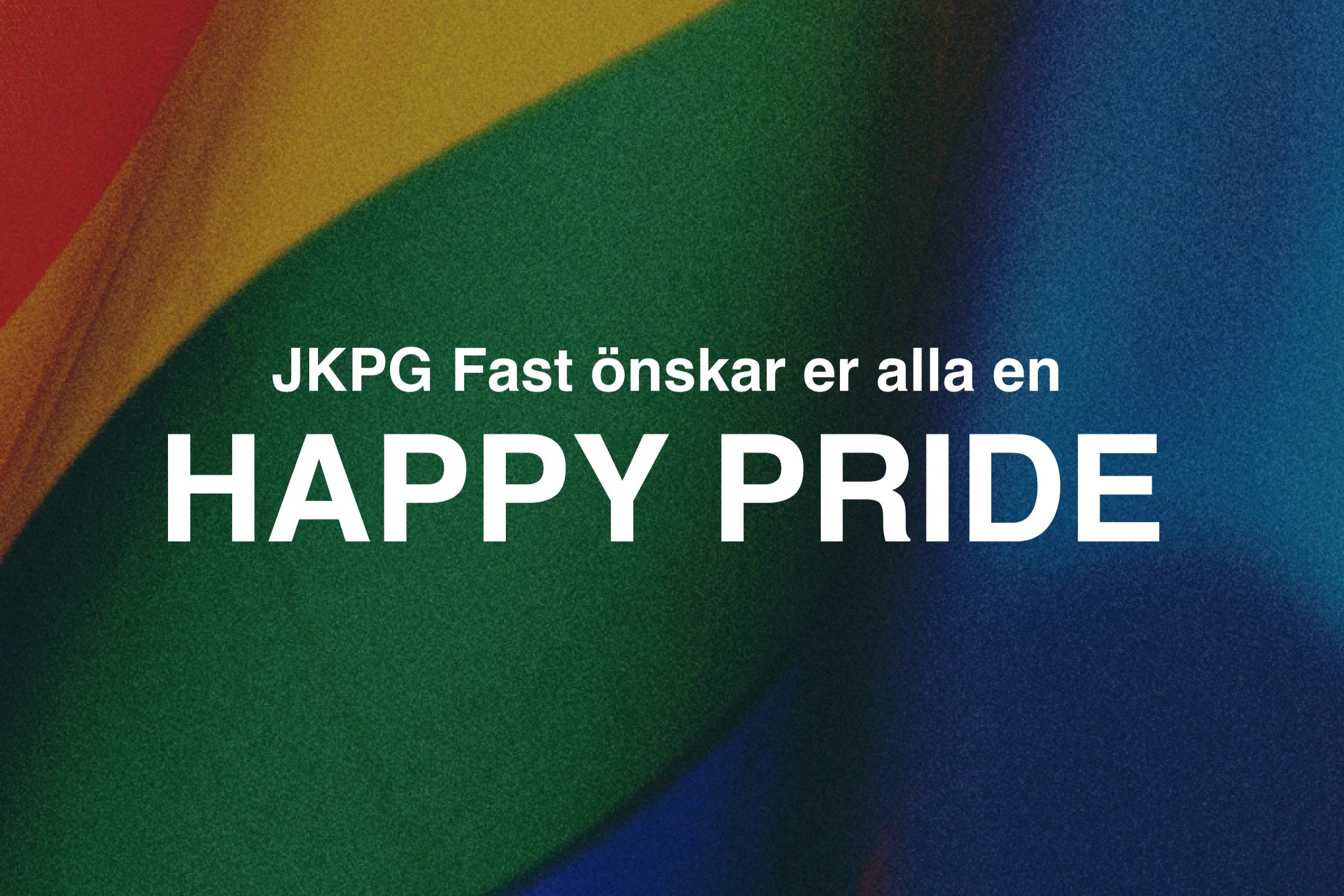 Flagga med regnbågsfärger och texten "JKPG Fast önskar er alla en Happy Pride!"