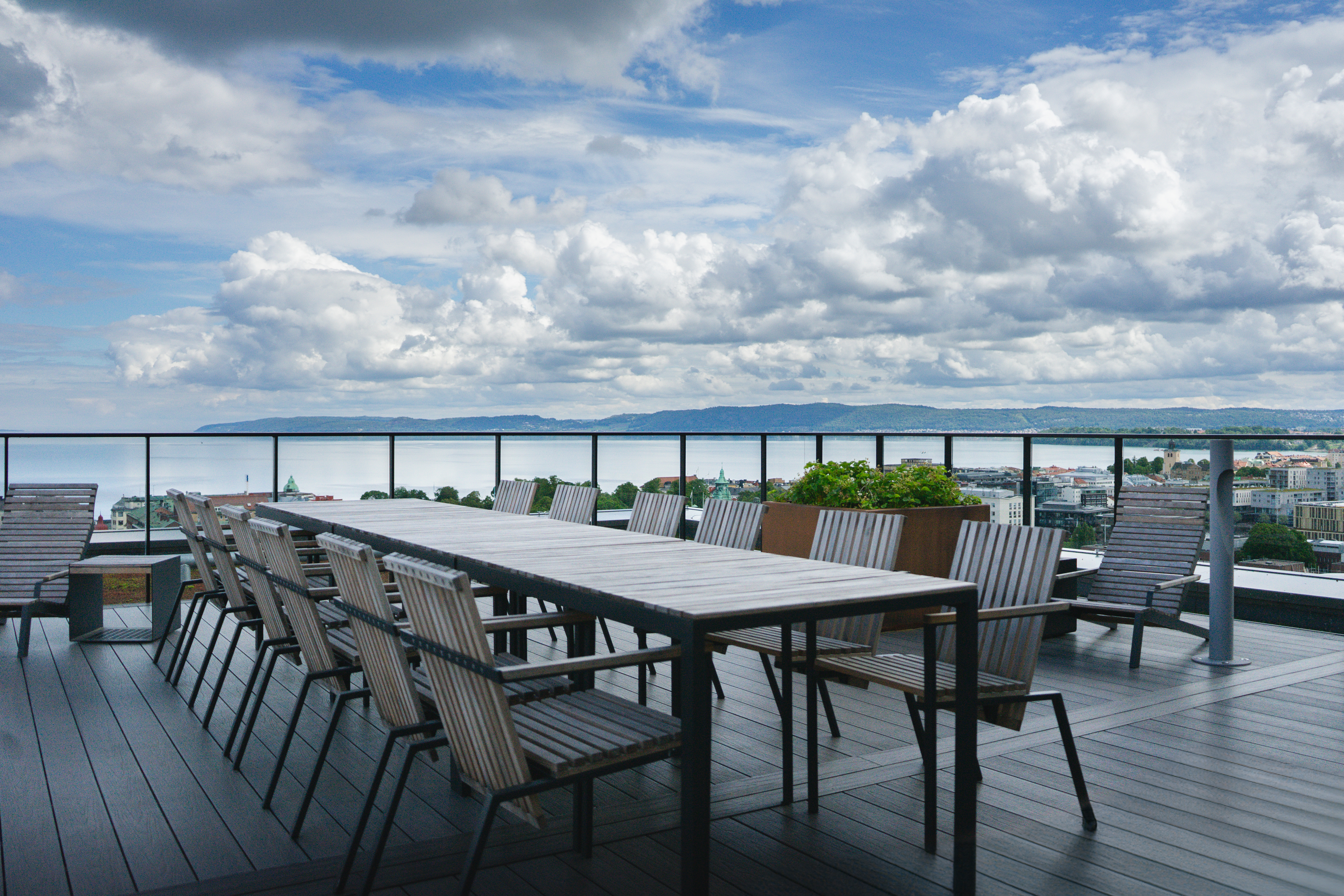 Utsikt över Jönköping och Vättern från Sky Terrace.