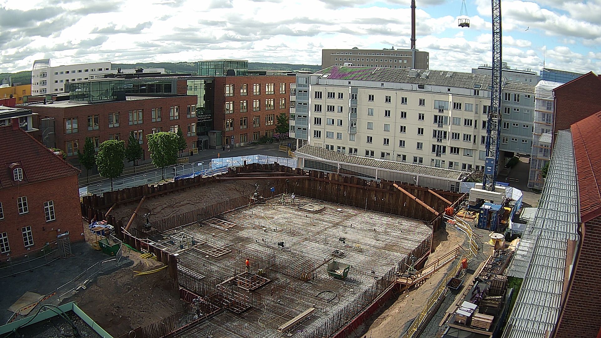 Byggarbetsplatsen sett från nuvarande Science Park Towers. Gjutningen är påbörjad och man ser att bottenplattan börjar ta form.