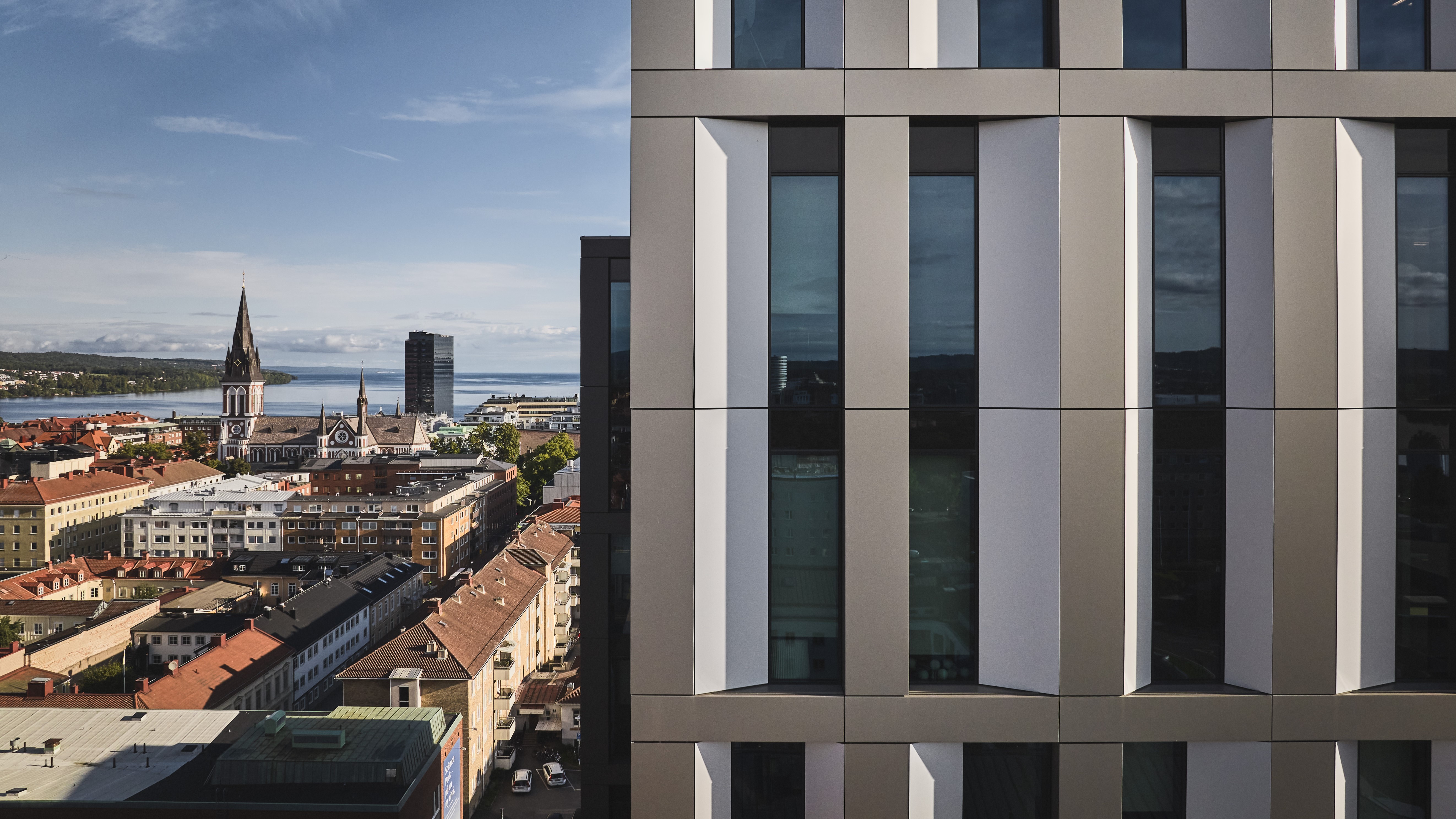 Drönarbild över Jönköping med Science Park Towers i förgrunden.